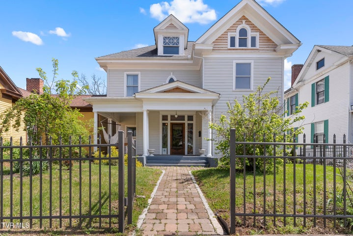 1st photo of 237 Solar Street