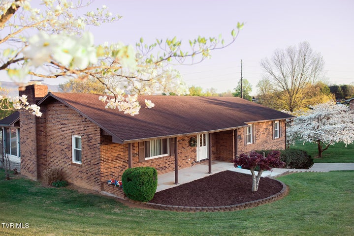 1st photo of 279 Scenic Drive