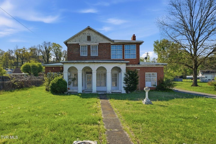 1st photo of 3209 Memorial Boulevard