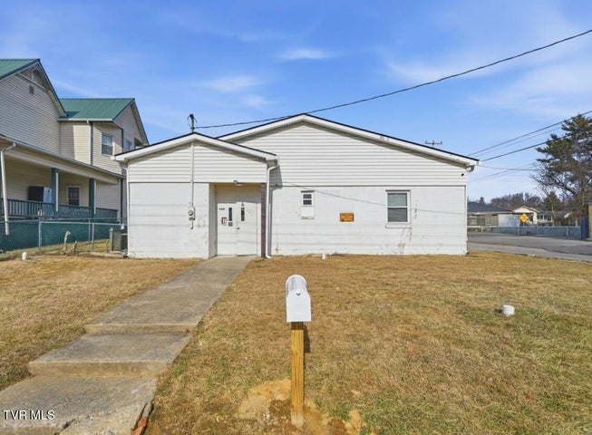 1st photo of 300 Chilhowie Avenue