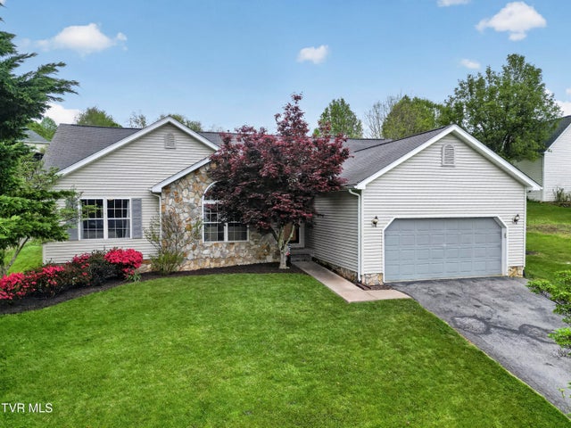 1st photo of 319 Leslie Court