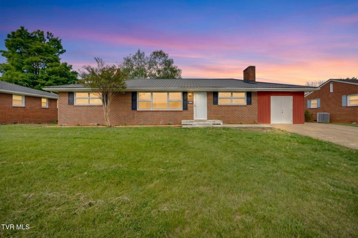 1st photo of 812 Mimosa Drive