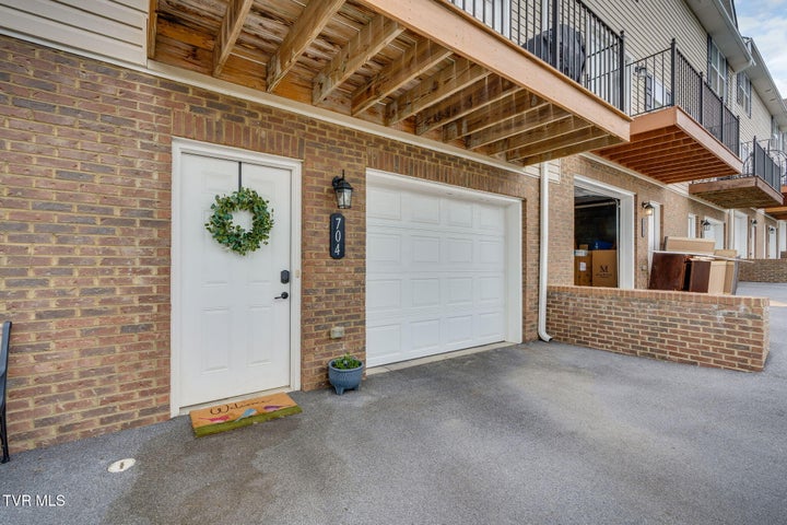 1st photo of 704 Grays Pointe Court