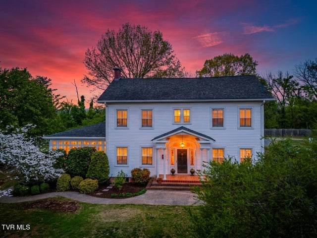 1st photo of 207 Lynwood Street