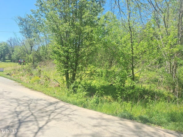 1st photo of 692 Gatewood Road