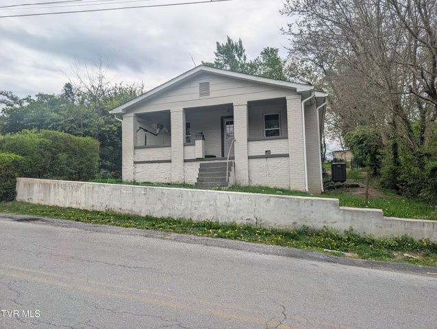 1st photo of 627 Dixie Street