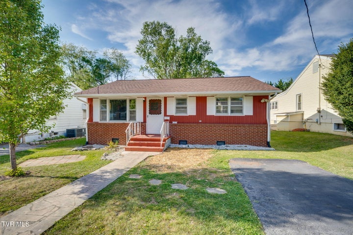 1st photo of 111 E Street