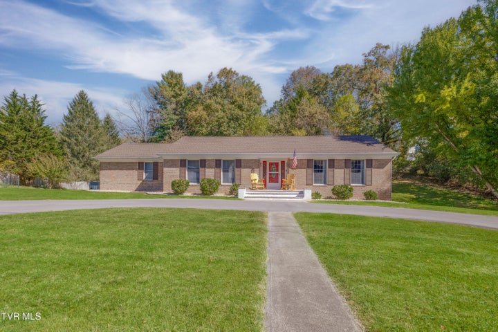 1st photo of 460 Oak Hill Street