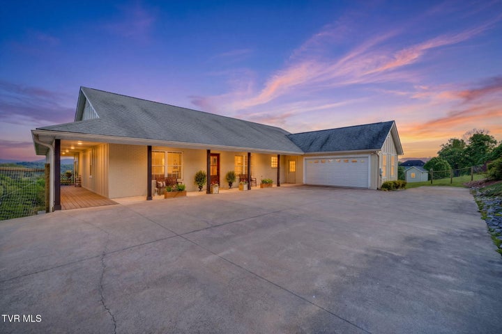 1st photo of 304 Michaels Ridge Boulevard