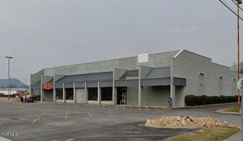 1st photo of 2450 Memorial Boulevard