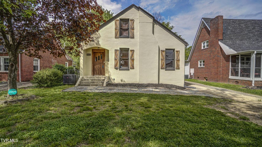 1st photo of 1346 Center Street