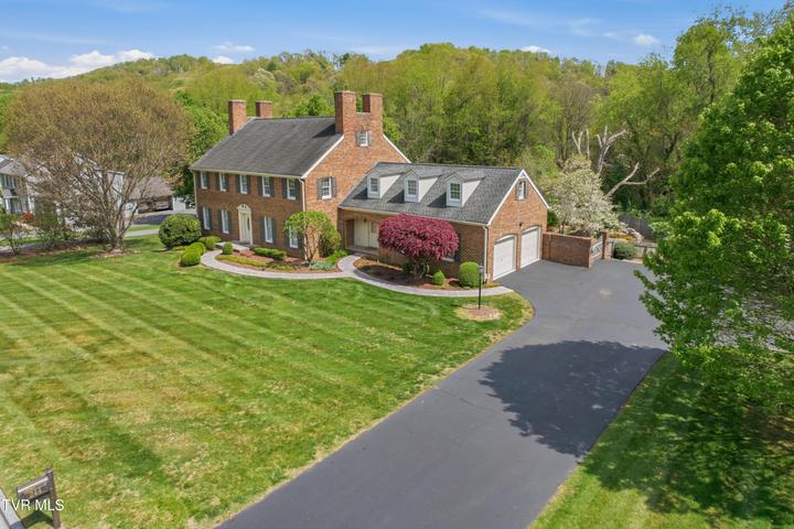 1st photo of 244 Roscommon Drive