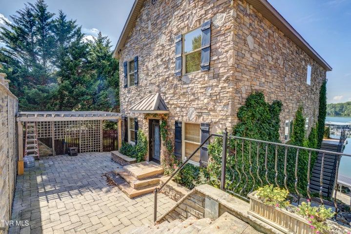 1st photo of 667 Rockingham Road