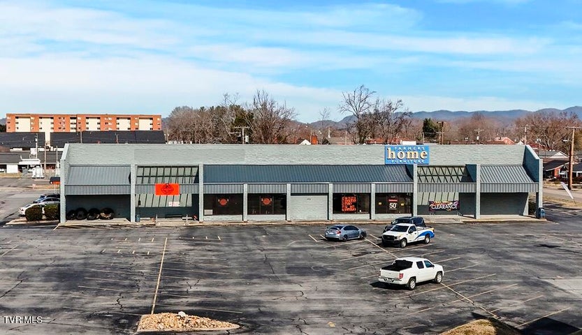 1st photo of 2450 Memorial Boulevard