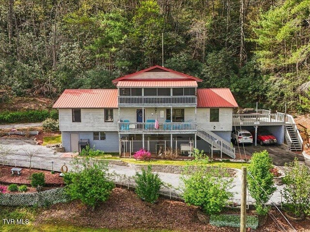 1st photo of 814 Dogwood Drive