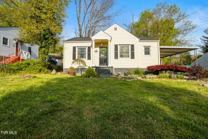 1st photo of 1321 Holly Court