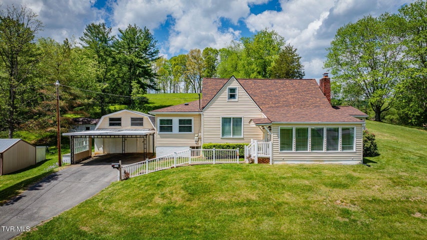 1st photo of 322 Valley Drive