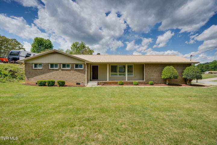 1st photo of 802 Sir Echo Drive