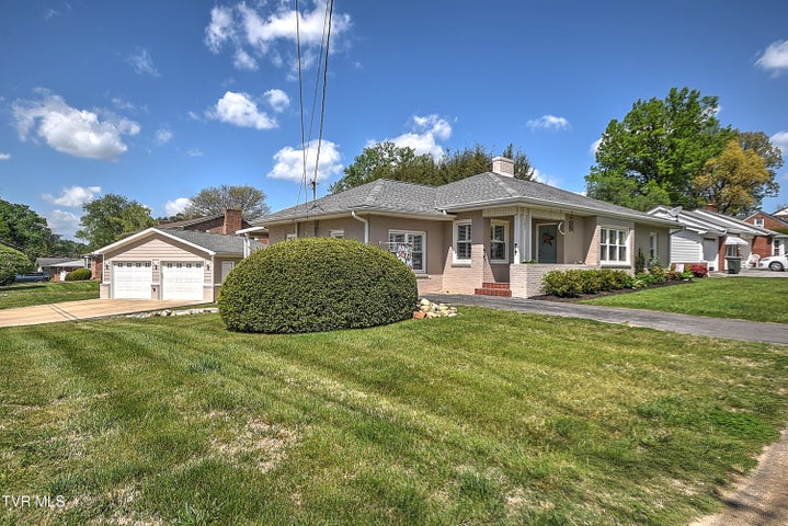 1st photo of 101 Mcarthur Avenue