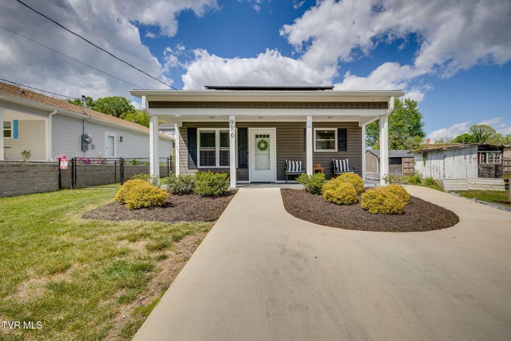 1st photo of 986 Glen Street