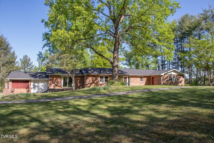 1st photo of 2477 Weaver Pike