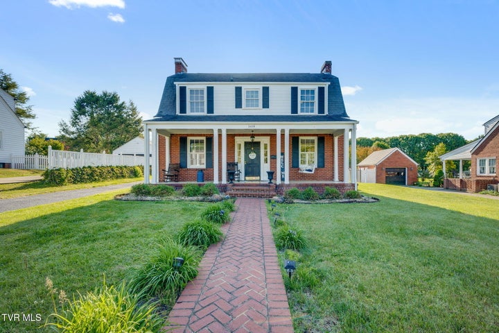 1st photo of 1608 Crescent Drive