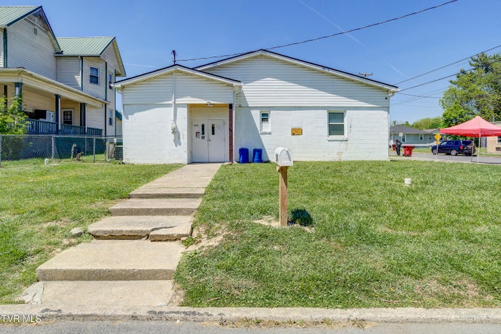 1st photo of 300 Chilhowie Avenue