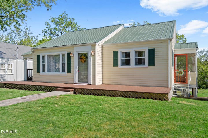 1st photo of 617 Carson Street