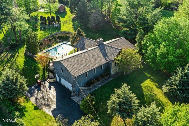 1st photo of 1305 Knob Creek Road