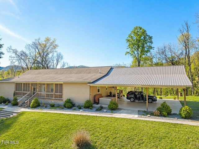 1st photo of 192 Blueberry Hill Drive