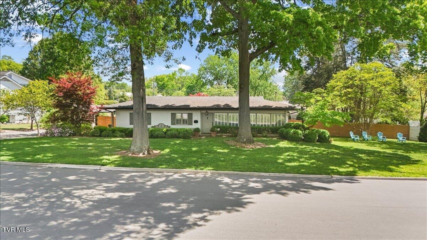 1st photo of 802 Mountain View Circle