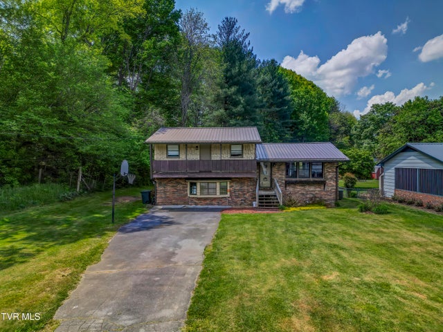 1st photo of 156 Warrior Lane