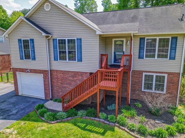 1st photo of 426 Neal Drive