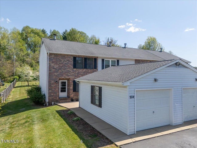 1st photo of 934 Beverly Drive