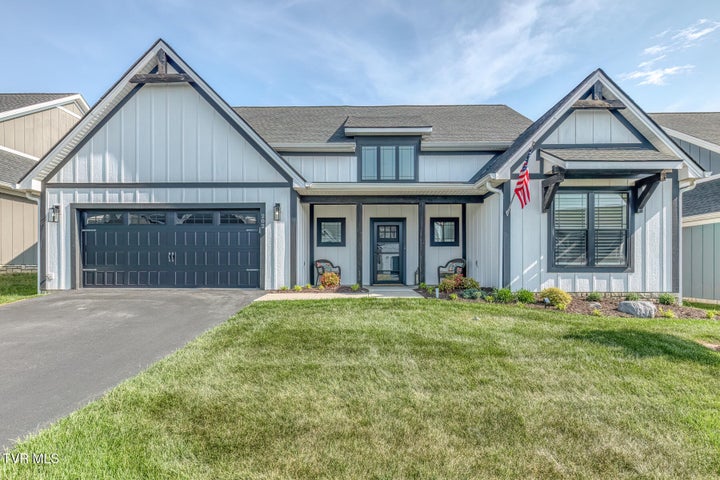 1st photo of 818 Guaranda Drive