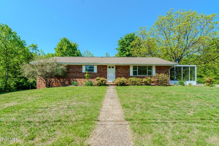 1st photo of 812 Redbud Drive