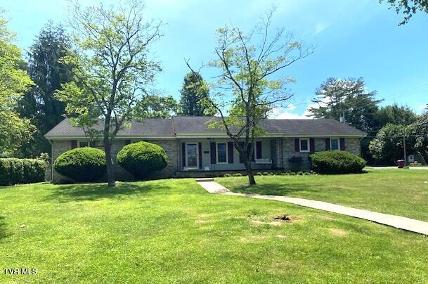 1st photo of 1700 Tee Court