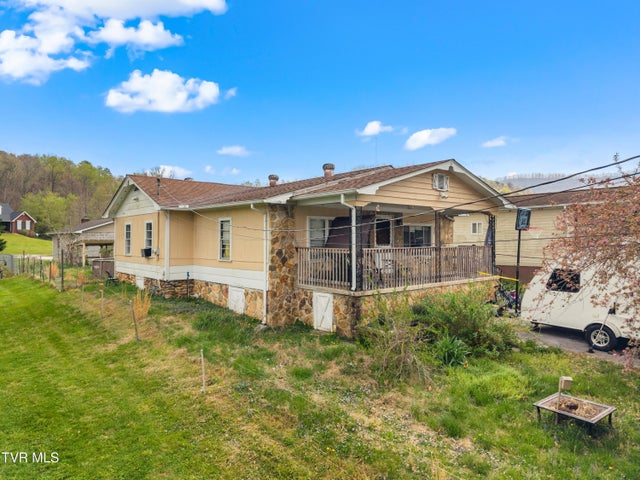 1st photo of 555 Poplar Avenue