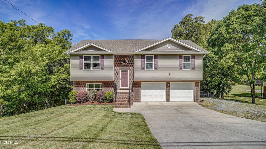 1st photo of 3920 Thornton Drive
