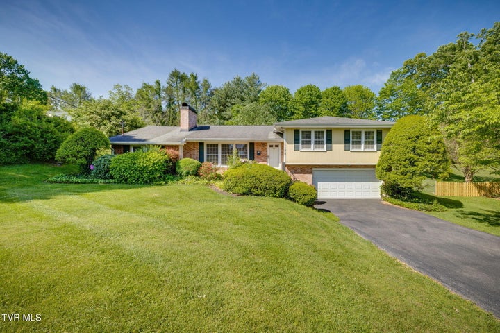 1st photo of 1319 Lynnwood Drive