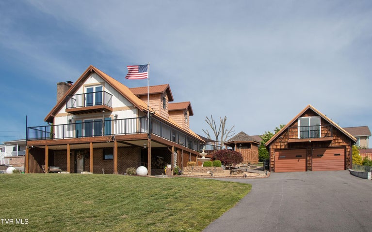 1st photo of 917 Painter Creek Road