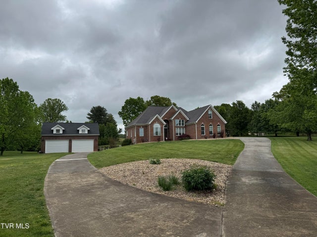 1st photo of 512 Club Pointe Drive