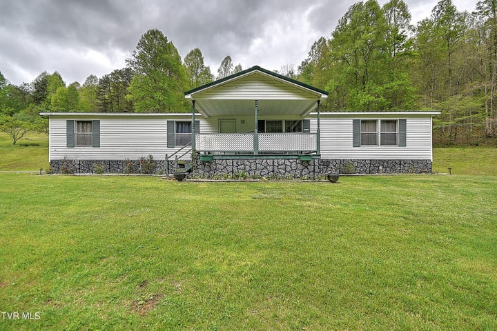 1st photo of 903 Flatwoods Road