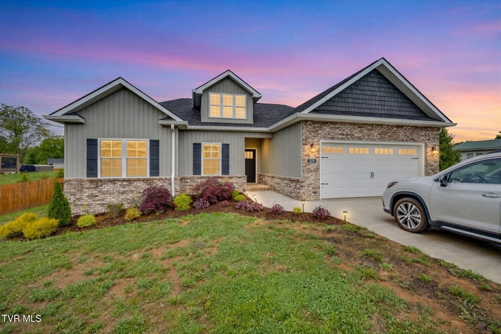 1st photo of 225 Old Stage Road