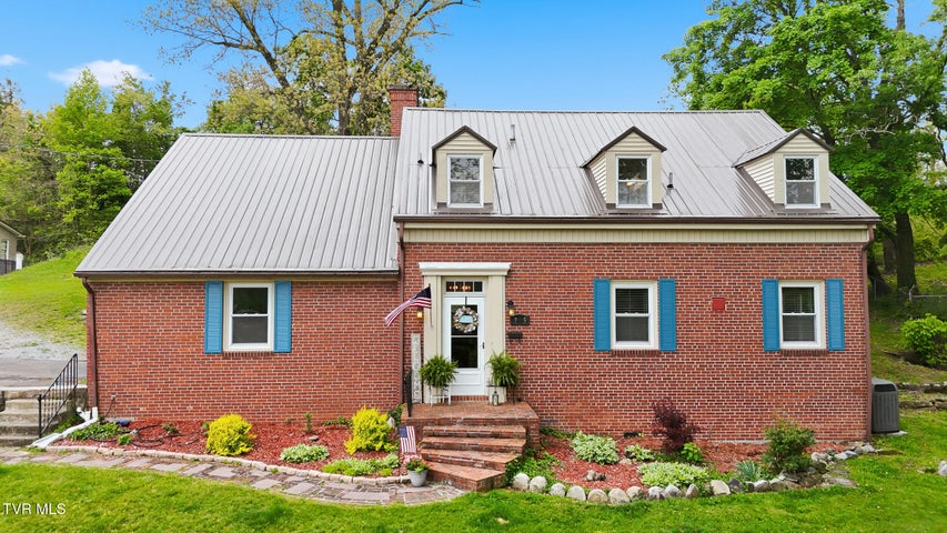 1st photo of 205 Highland Avenue