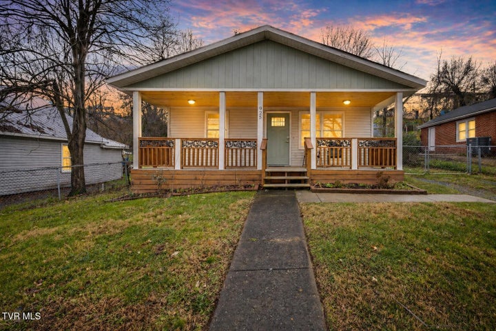 1st photo of 925 Dorothy Street