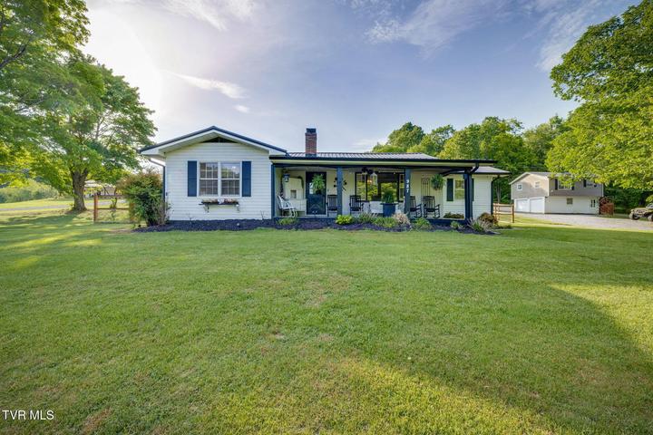 1st photo of 987 Hairetown Road
