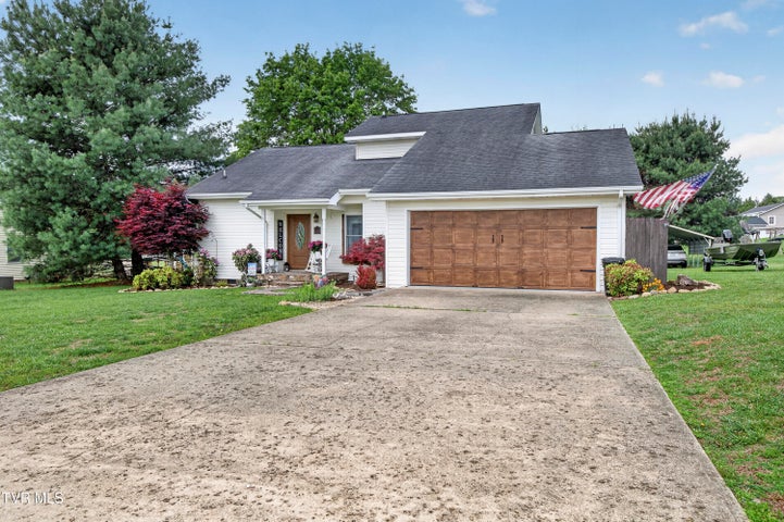 1st photo of 21658 Lakeshore Drive