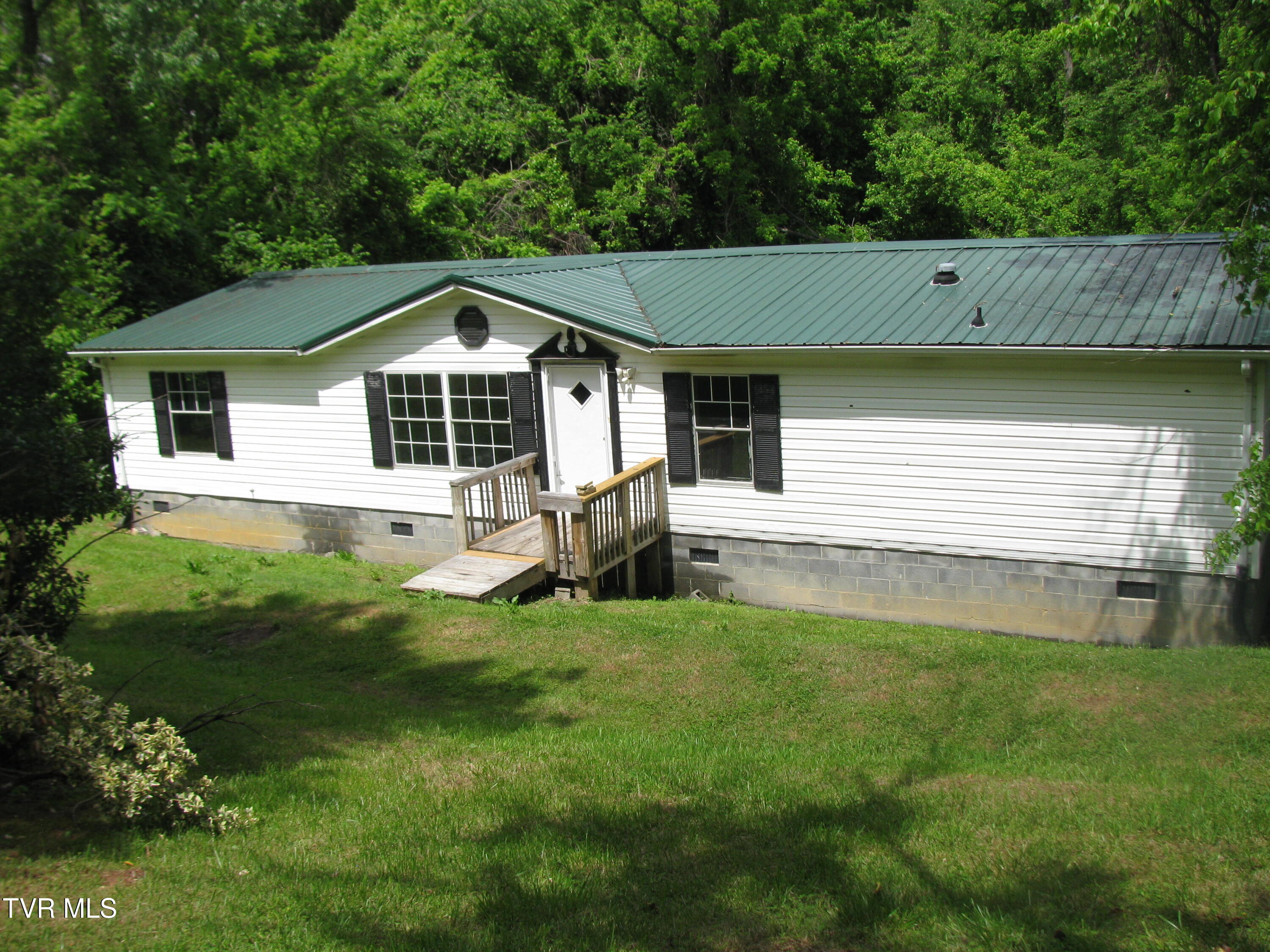 1st photo of 407 Banks Street