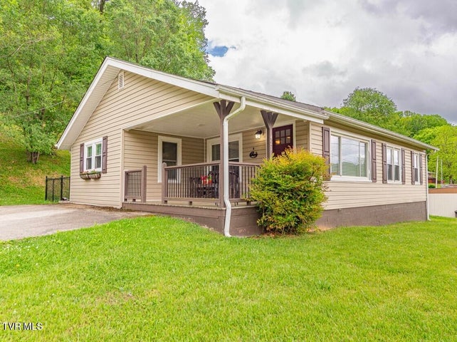1st photo of 421 Lucy Road